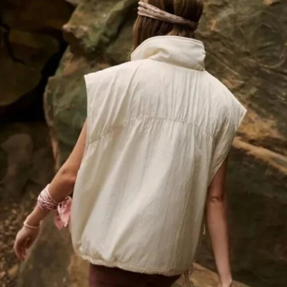 🫶🏻 NWOT Free People 1/2 Zip Puffer Vest, size S - Picture 4 of 9